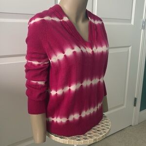 HOT PINK CASHMERE V NECK SWEATER by INC